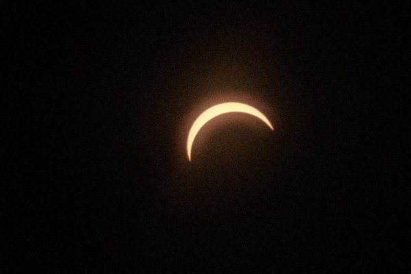 Zunehmende Bedeckung der Sonnenscheibe über Oberkirch-Bottenau